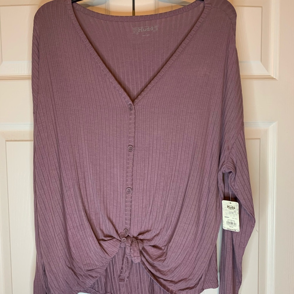 Long sleeve sweater.